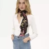 Der Chloé Peonies breiter Bandeau-Schal aus Seidencharmeuse Der Chloé Peonies breiter Bandeau-Schal aus Seidencharmeuse