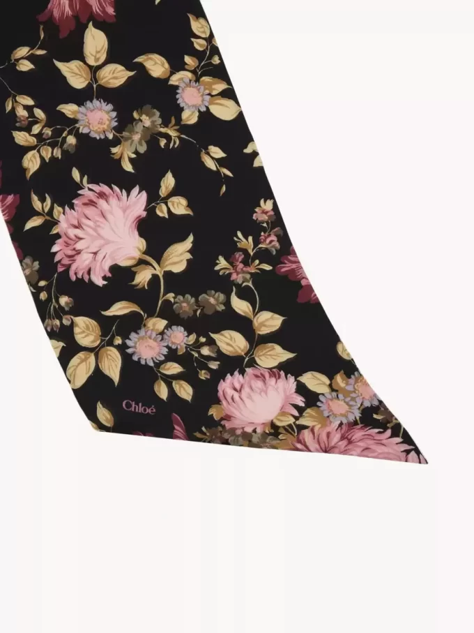 Der Chloé Peonies breiter Bandeau-Schal aus Seidencharmeuse Der Chloé Peonies breiter Bandeau-Schal aus Seidencharmeuse