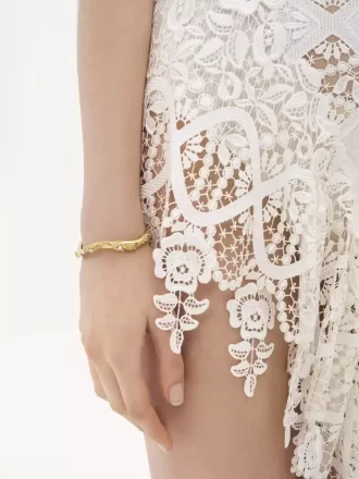 Der Chloé Shells Armreif