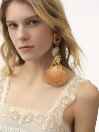 Der Chloé Shells Mono-Ohrring