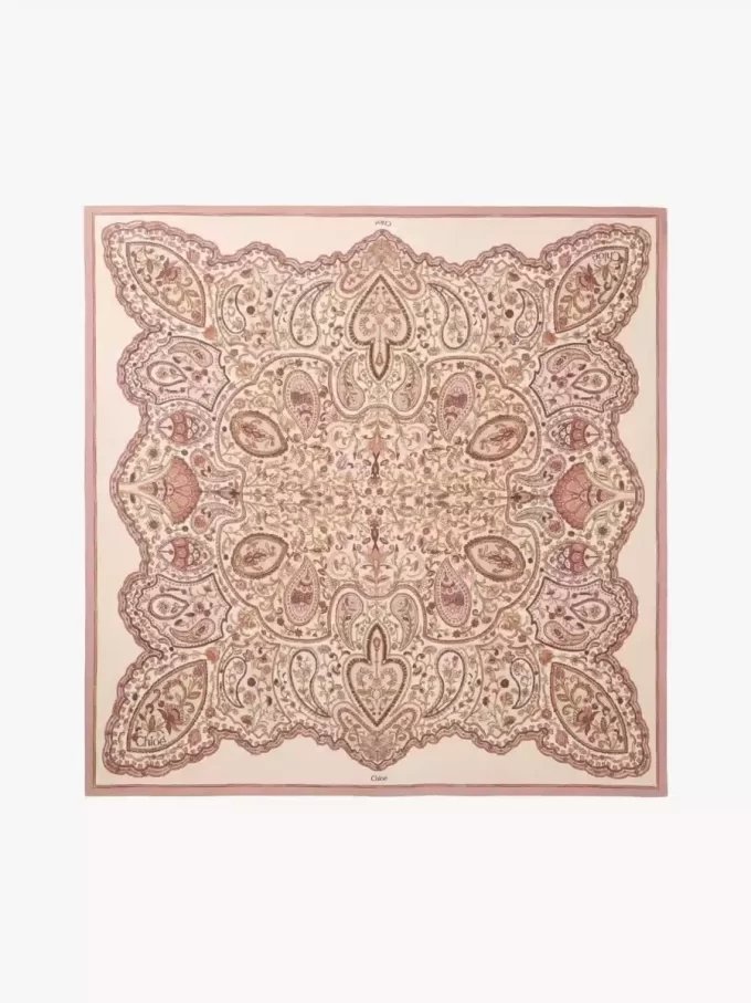 Der quadratische Chloé Paisley-Schal aus Seidentwill Der quadratische Chloé Paisley-Schal aus Seidentwill