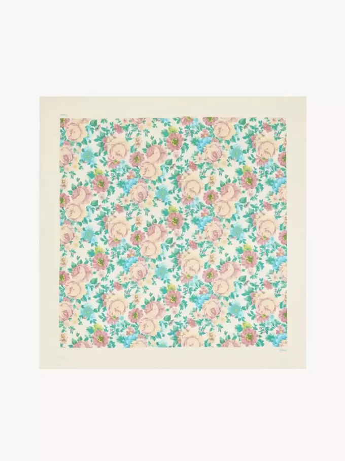 Der quadratische Schal „Chloé Peonies“ aus Seidentwill