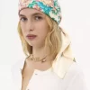 Der quadratische Schal „Chloé Peonies“ aus Seidentwill