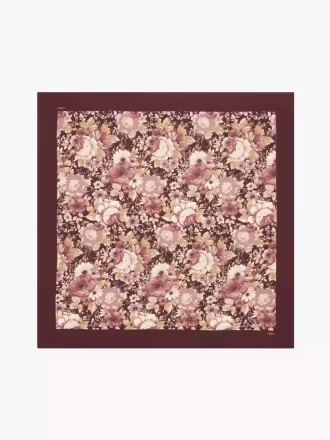 Der quadratische Schal „Chloé Roses“ aus Seidentwill
