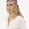 Der quadratische Schal „Chloé Roses“ aus Seidentwill