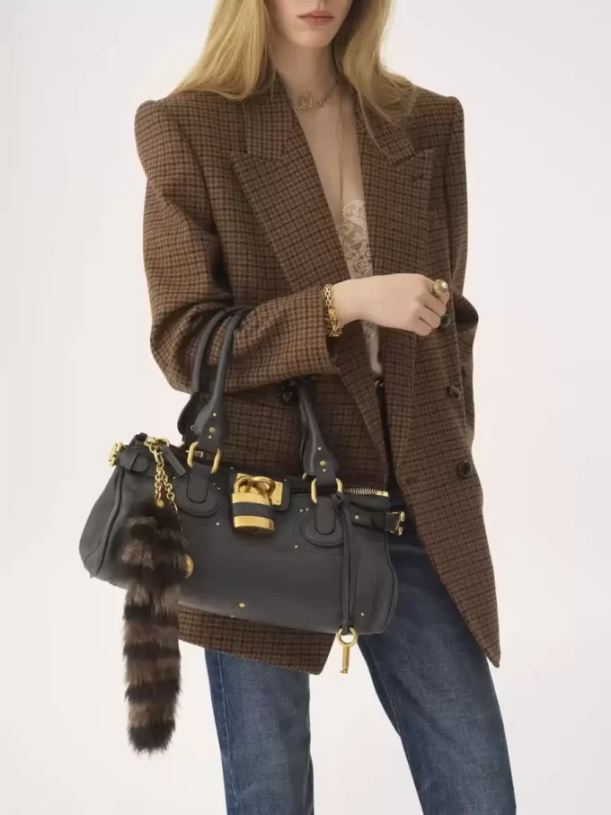 Der Treasure Tails-Charme aus Lammfell Der Treasure Tails-Charme aus Lammfell
