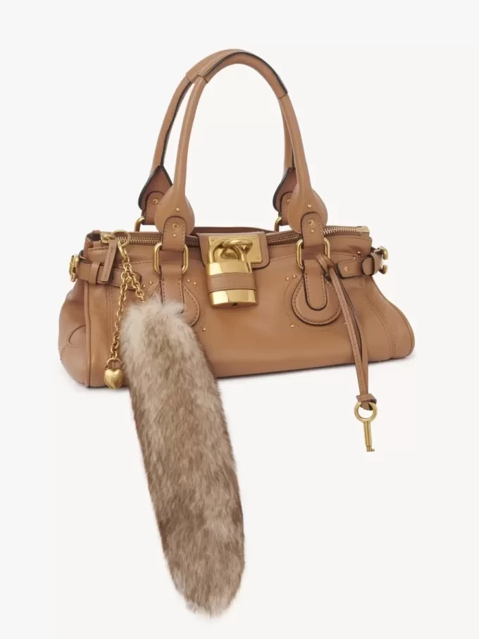 Der Treasure Tails-Charme aus Lammfell Der Treasure Tails-Charme aus Lammfell
