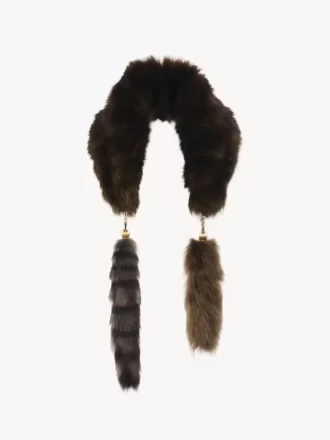 Der Treasure Tails-Schal aus Lammfell
