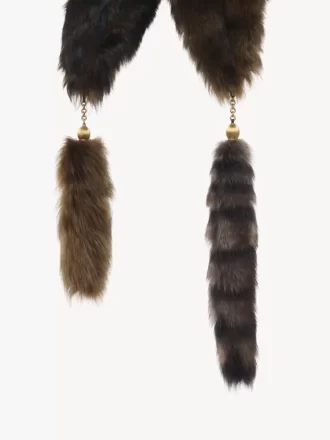 Der Treasure Tails-Schal aus Lammfell
