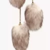 Der Treasure Tails-Schal aus Lammfell Der Treasure Tails-Schal aus Lammfell