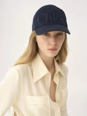 Die Chloé Essentials-Kappe aus gewaschener Baumwolle