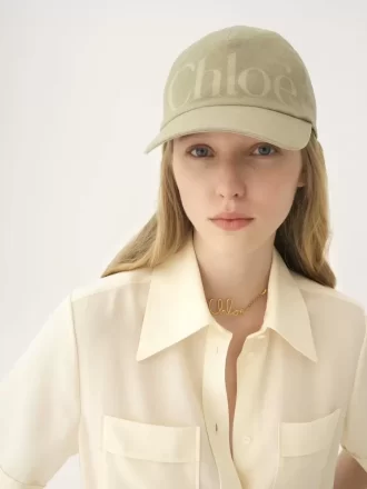 Die Chloé Essentials-Kappe aus gewaschener Baumwolle