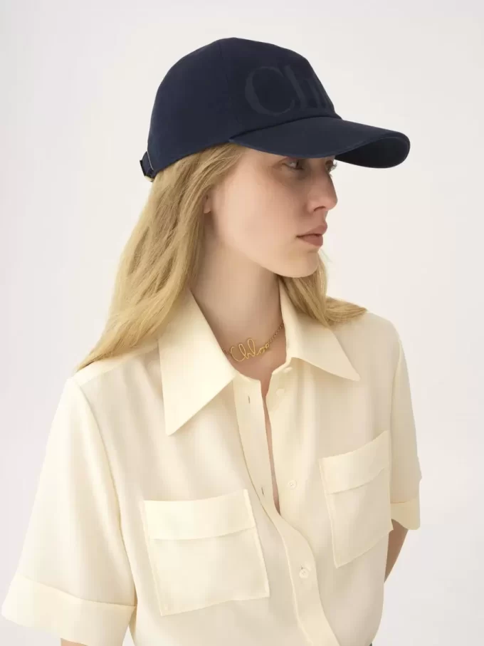 Die Chloé Essentials-Kappe aus gewaschener Baumwolle