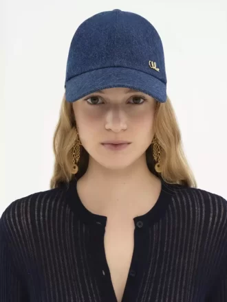 Die Chloé Iconic-Kappe aus Denim