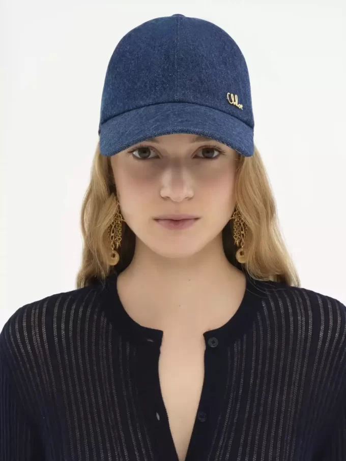 Die Chloé Iconic-Kappe aus Denim