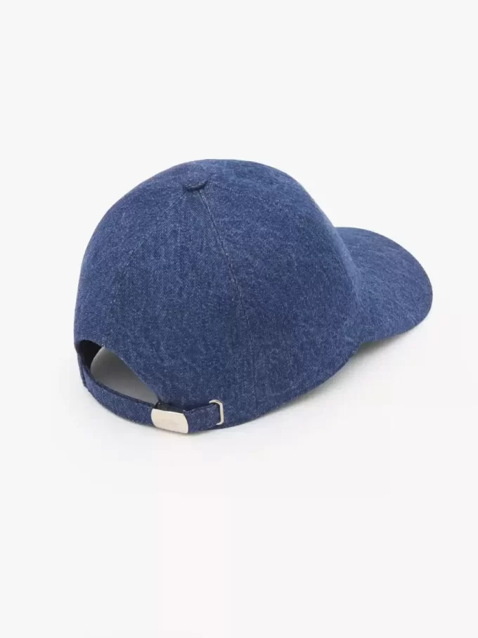 Die Chloé Iconic-Kappe aus Denim
