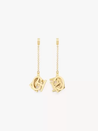 Die Chloé Letters Ohrringe
