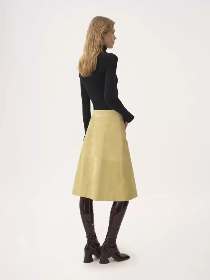 Figurbetonter Rollkragenpullover aus Baumwoll-Woll-Strick Figurbetonter Rollkragenpullover aus Baumwoll-Woll-Strick