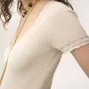 Figurbetontes Oberteil mit U-Ausschnitt aus Wollstrick und Spitze Figurbetontes Oberteil mit U-Ausschnitt aus Wollstrick und Spitze
