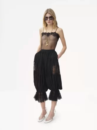 Figurbetontes Tanktop aus bestickter Spitze