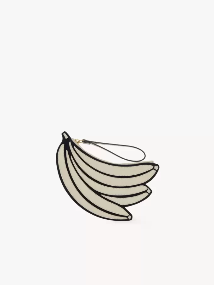 Flache Tasche „Banane“ aus genarbtem Leder