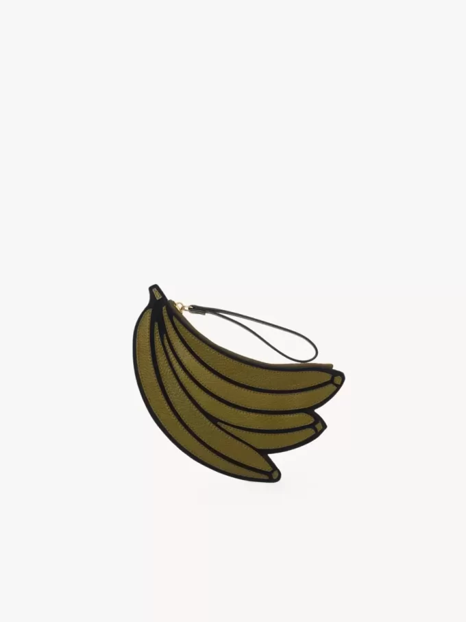 Flache Tasche „Banane“ aus genarbtem Leder