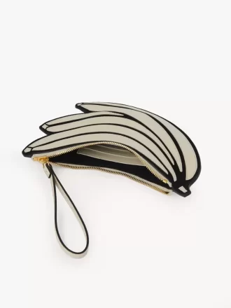 Flache Tasche „Banane“ aus genarbtem Leder