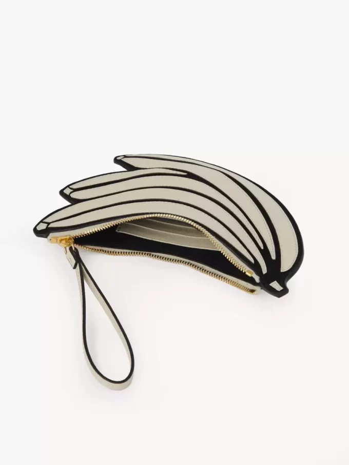 Flache Tasche „Banane“ aus genarbtem Leder