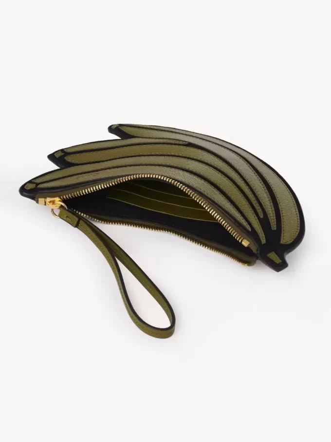 Flache Tasche „Banane“ aus genarbtem Leder