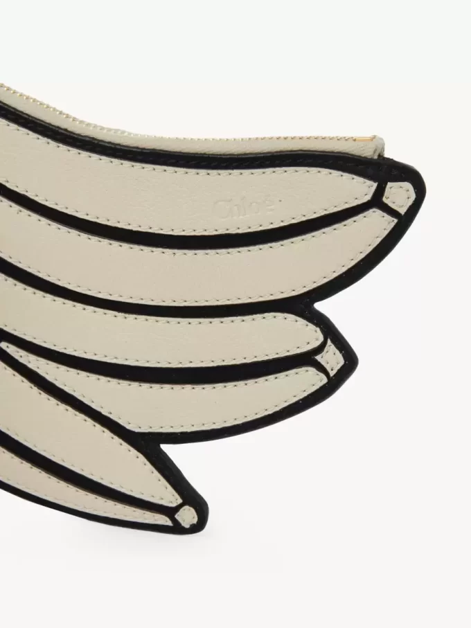 Flache Tasche „Banane“ aus genarbtem Leder