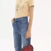 Flache Tasche „Symbols Heart“ von Chloé aus genarbtem Leder Flache Tasche „Symbols Heart“ von Chloé aus genarbtem Leder