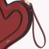 Flache Tasche „Symbols Heart“ von Chloé aus genarbtem Leder Flache Tasche „Symbols Heart“ von Chloé aus genarbtem Leder