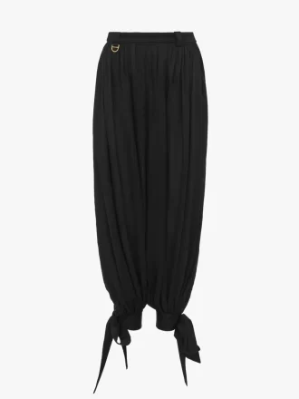 Fließende Bundfaltenhose aus Seidencharmeuse