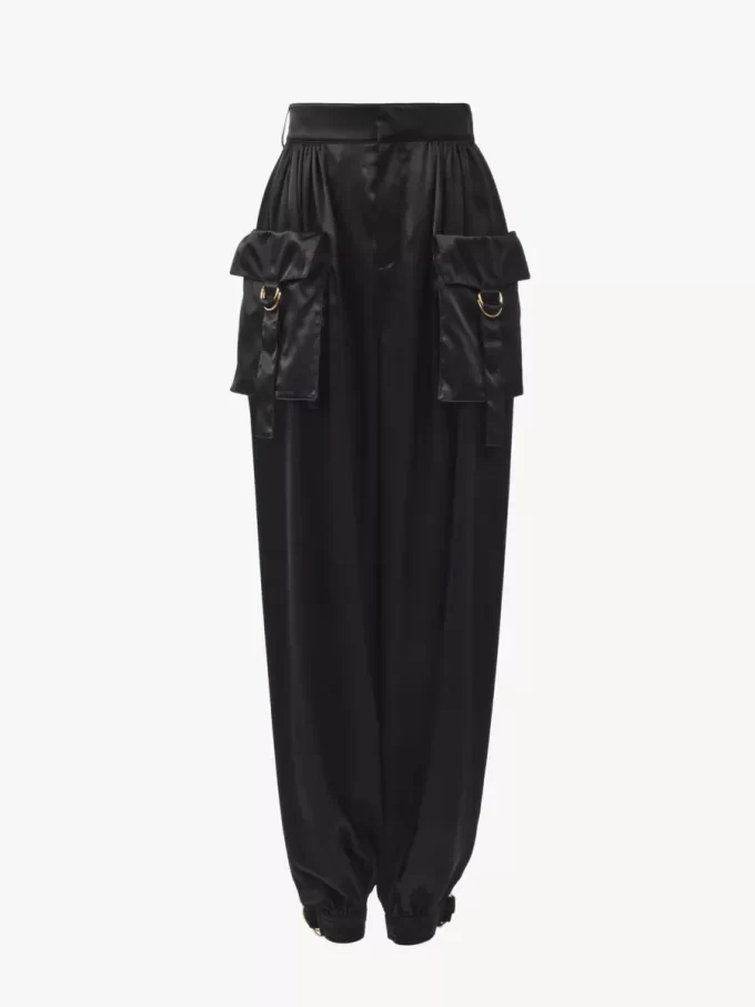 Fließende Cargohose aus Seidensatin Fließende Cargohose aus Seidensatin
