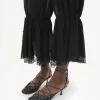 Fließende, verkürzte Hose aus Seidencharmeuse und Spitze Fließende, verkürzte Hose aus Seidencharmeuse und Spitze
