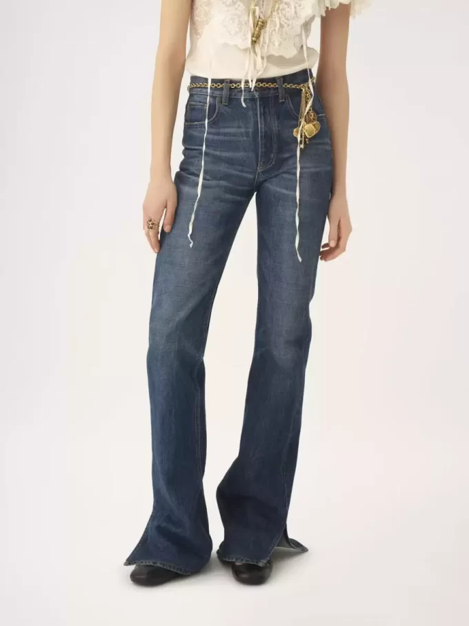 Gerade geschnittene Jeans aus Denim Gerade geschnittene Jeans aus Denim