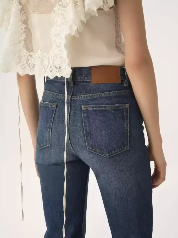 Gerade geschnittene Jeans aus Denim Gerade geschnittene Jeans aus Denim