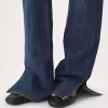 Gerade geschnittene Jeans aus Denim Gerade geschnittene Jeans aus Denim