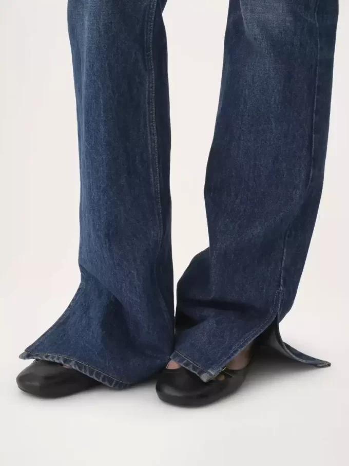 Gerade geschnittene Jeans aus Denim Gerade geschnittene Jeans aus Denim