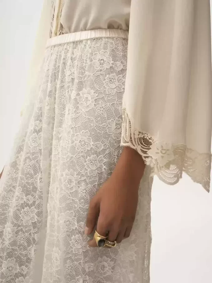Gerüschter Midirock aus floralem Spitzen-Jacquard Gerüschter Midirock aus floralem Spitzen-Jacquard