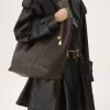 Große Chloé Spin Tote Bag aus genarbtem Leder Große Chloé Spin Tote Bag aus genarbtem Leder