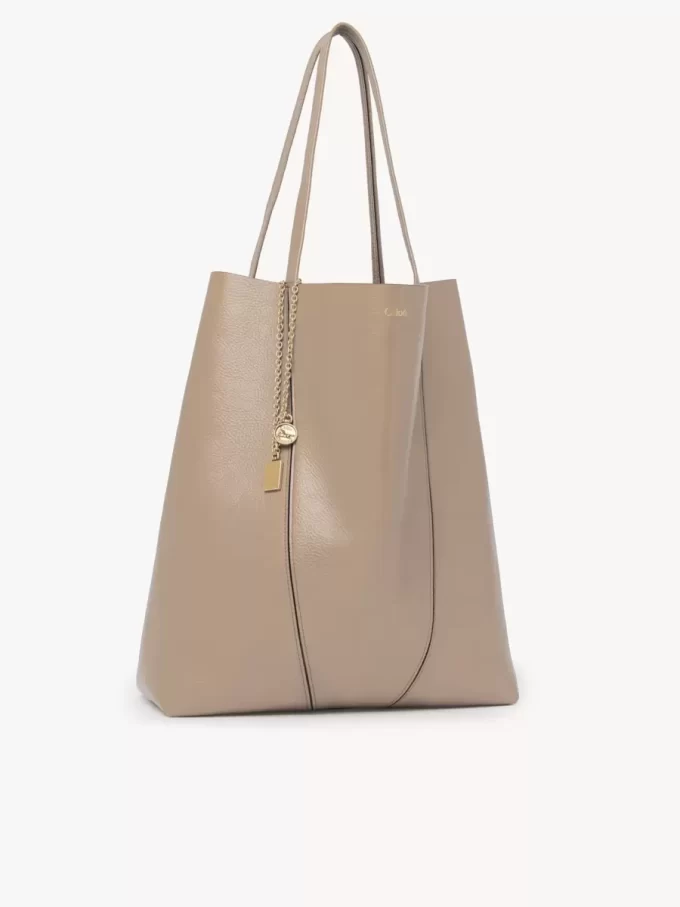Große Chloé Spin Tote Bag aus genarbtem Leder Große Chloé Spin Tote Bag aus genarbtem Leder