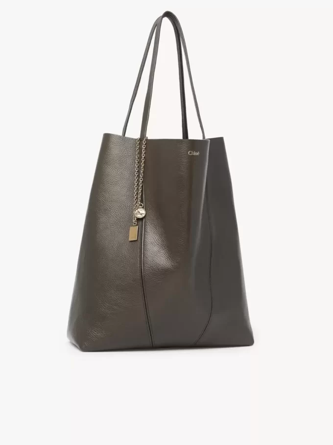 Große Chloé Spin Tote Bag aus genarbtem Leder Große Chloé Spin Tote Bag aus genarbtem Leder