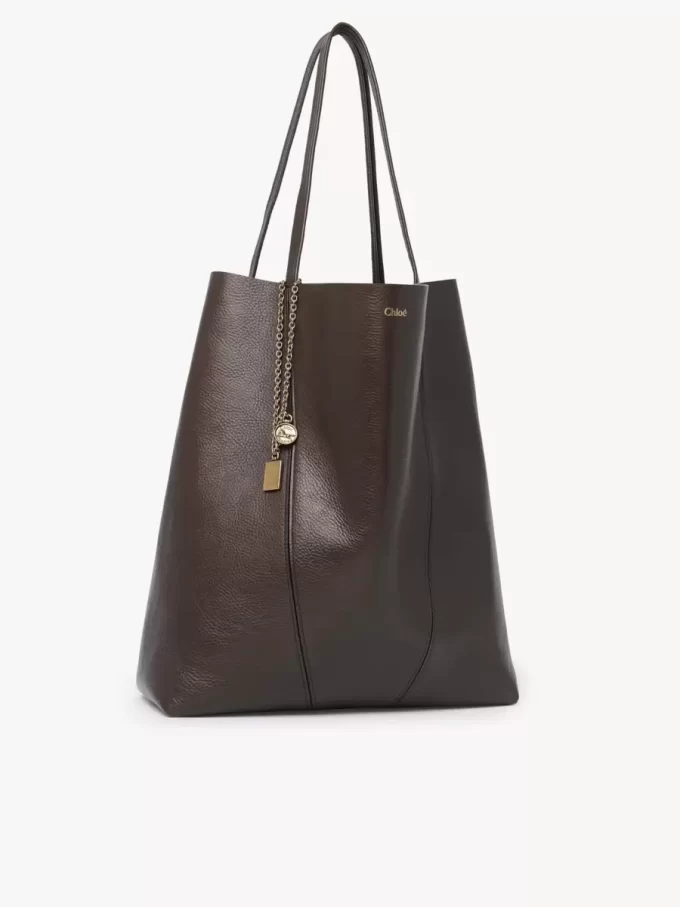 Große Chloé Spin Tote Bag aus genarbtem Leder Große Chloé Spin Tote Bag aus genarbtem Leder