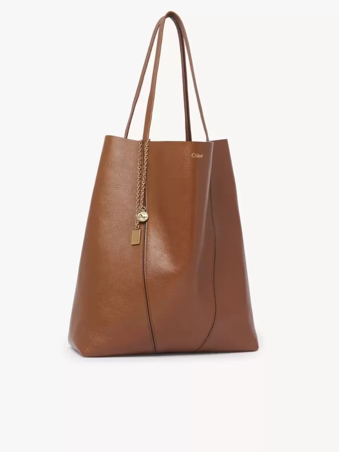 Große Chloé Spin Tote Bag aus genarbtem Leder Große Chloé Spin Tote Bag aus genarbtem Leder