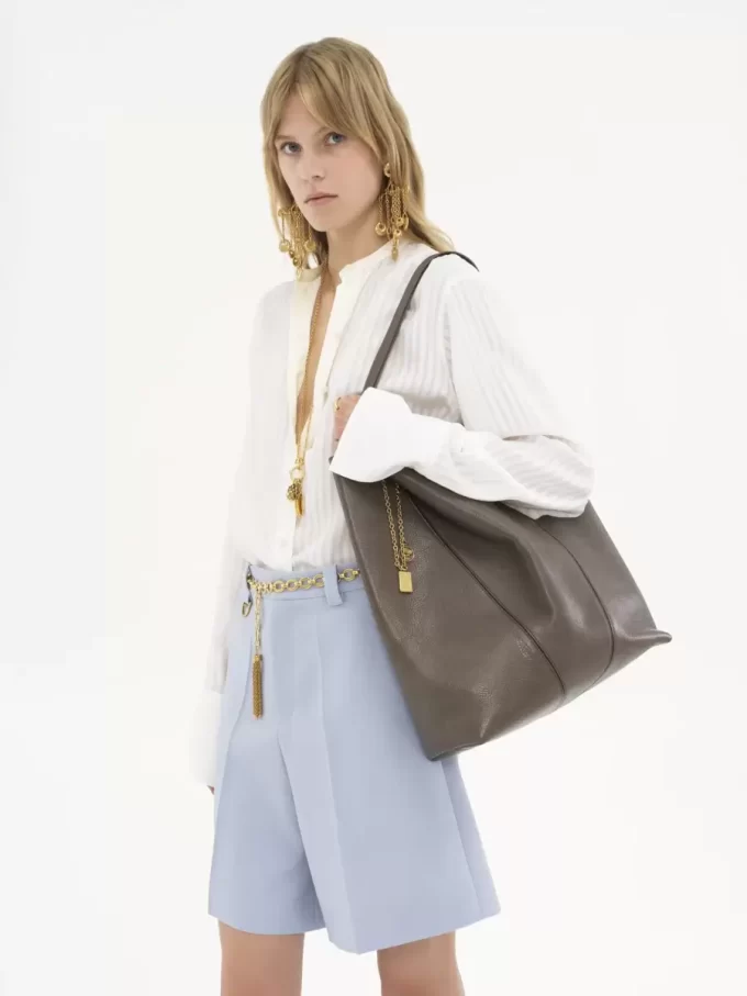 Große Chloé Spin Tote Bag aus genarbtem Leder Große Chloé Spin Tote Bag aus genarbtem Leder