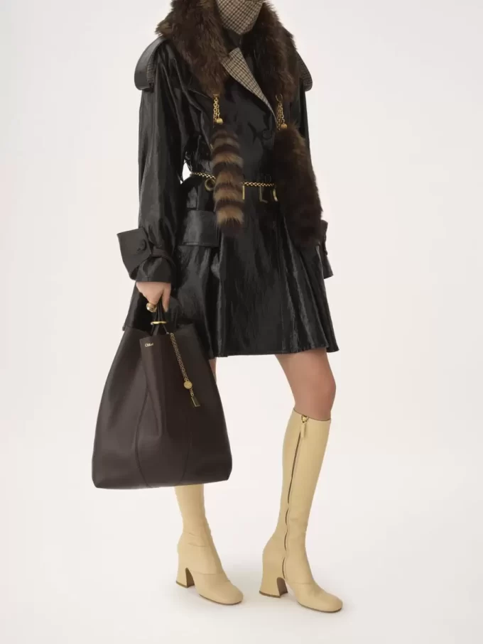 Große Chloé Spin Tote Bag aus genarbtem Leder Große Chloé Spin Tote Bag aus genarbtem Leder