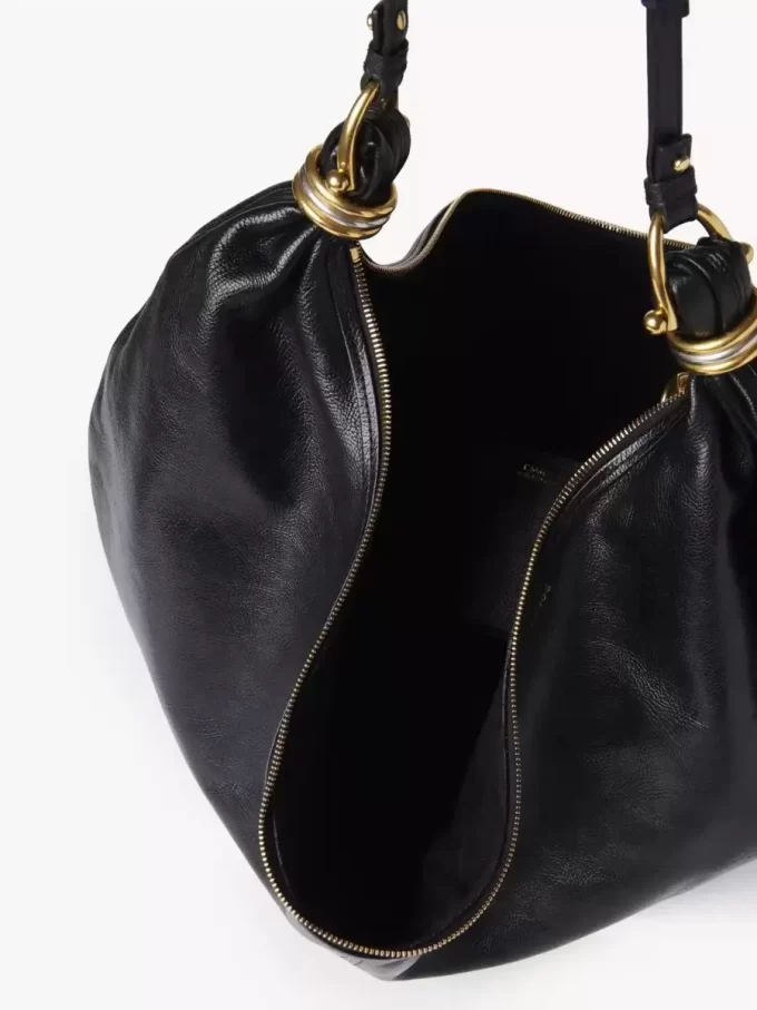 Große Hobo-Tasche mit Armband aus genarbtem Leder Große Hobo-Tasche mit Armband aus genarbtem Leder