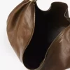 Große Hobo-Tasche mit Armband aus genarbtem Leder Große Hobo-Tasche mit Armband aus genarbtem Leder