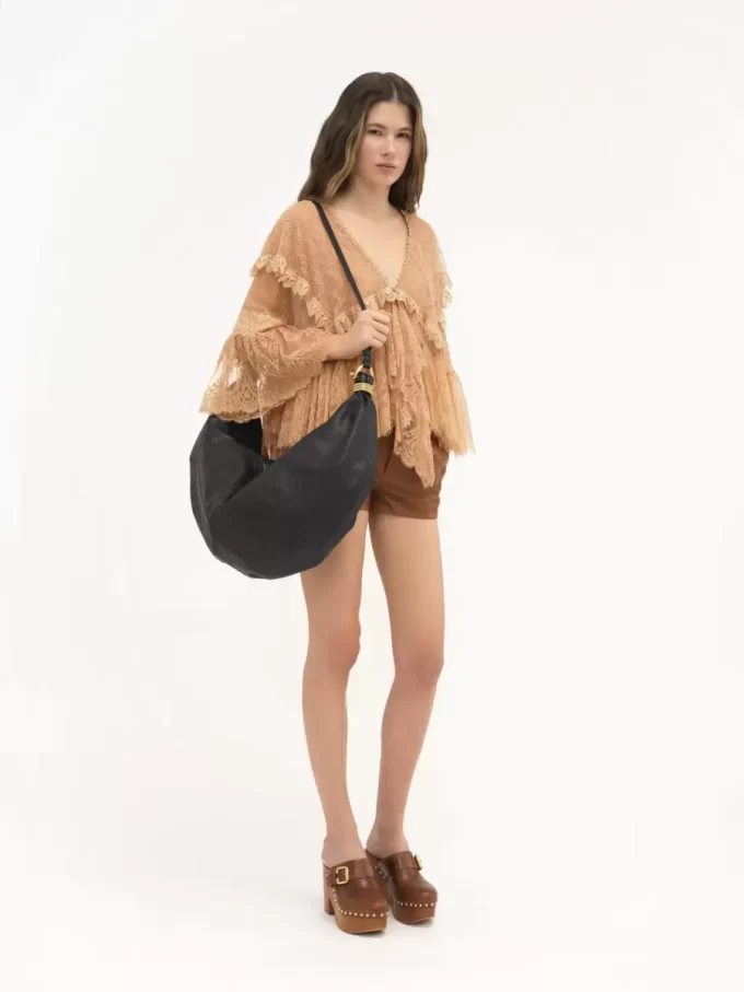 Große Hobo-Tasche mit Armband aus genarbtem Leder Große Hobo-Tasche mit Armband aus genarbtem Leder